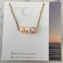 Load image into Gallery viewer, Pearl Bar Necklace