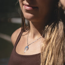 Load image into Gallery viewer, Crescent Moon Necklace