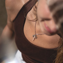 Load image into Gallery viewer, Crescent Moon Necklace