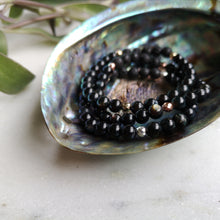 Load image into Gallery viewer, Black Shell Essential Oil Diffuser Bracelet