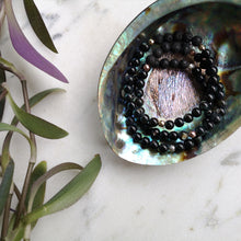 Load image into Gallery viewer, Black Shell Essential Oil Diffuser Bracelet
