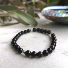 Load image into Gallery viewer, Black Shell Essential Oil Diffuser Bracelet