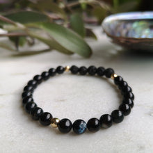 Load image into Gallery viewer, Black Shell Essential Oil Diffuser Bracelet