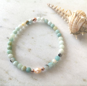 An amazonite and pearls beaded anklet with rose gold accents on a white background.